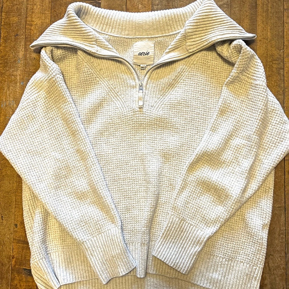 Aerie Women’s Cream Zip-Up Sweater